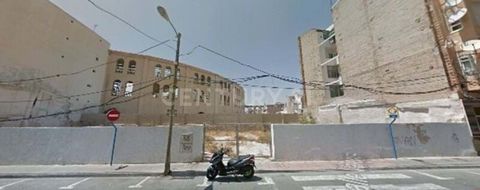 OPPORTUNITÉ d'acquérir en propriété ce terrain à vendre d'une superficie de 507,75m² situé à Alicante, Alicante. Terrain à usage résidentiel situé dans la rue Valencia, à Alicante. Il s'agit d'un terrain à usage résidentiel de type collectif libre, a...