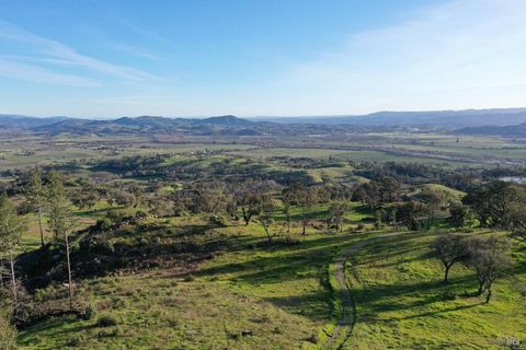 Introducing Boulder Meadow Ranch Properties, an exquisite collection of premier panoramic estate view building sites nestled in the heart of Alexander Valley. With over 166 acres spanning Lots 6, 7, 8, and 9, this sanctuary offers modern amenities in...