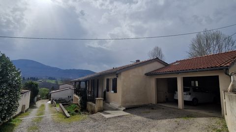 Located 5 minutes from Foix in the Barguillere valley, this detached house of approximately 88m² of living space offers a magnificent view of the mountain range or the Picou throne. On the ground floor: a living room of approximately 33 m² with an eq...