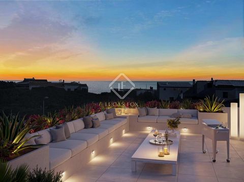 Lucas Fox presenta esta estupenda villa contemporánea y minimalista distribuida en una planta baja de 140 m² construidos sobre una parcela de 490 m². La vivienda se sitúa a pocos minutos a pie de la preciosa playa de Arenal d'en Castell, en la urbani...
