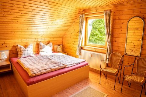 Het vakantiehuis Harzbiene is gezellig en comfortabel ingericht. Met een oppervlakte van 66 m² biedt de woning voldoende ruimte voor 4 tot 5 volwassenen en een klein kind. Op de begane grond vindt u een ruime woonkamer, een open, volledig uitgeruste ...