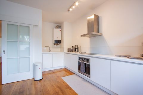 The stylish apartment has a modern bedroom, a large kitchen with dining area, a living room and a chic bathroom. The balcony facing the courtyard invites you to linger. All rooms are fully equipped and offer everything for everyday use. The kitchen h...