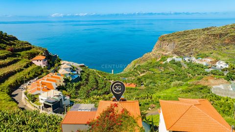 Discover paradise on earth with this splendid three bedroom house located in the charming town of Tabua, Ribeira Brava, 5 minutes away from Ribeira Brava village where it has all the necessary services (finances, banks, health center, pharmacies, sup...