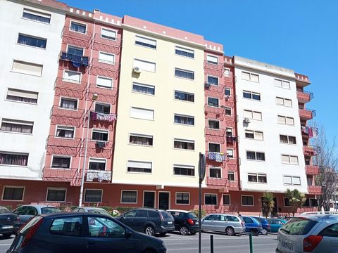 Imóvel arrendado até Março de 2026 Apartamento T1+1 com uma área total de 54 m2, situado em Monte Abraão, Sintra. Apartamento situado no piso -3 , em prédio de 8 pisos com 1 elevador. O imóvel é composto por sala comum , 1 quarto, 1 instalação sanitá...