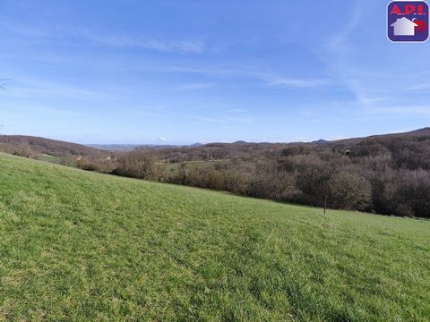 QUIET! Pretty building land of 3003 m2 located 5 minutes from the amenities of Martres-Tolosane and the A64 motorway. Located on the heights of the village with a clear view of the countryside, you can build the pavilion of your dreams in a rural set...