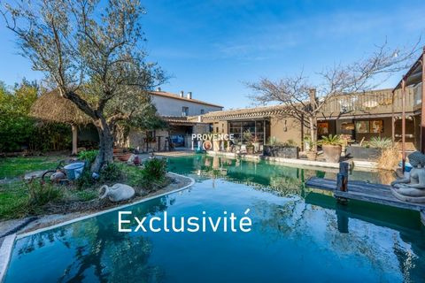 Provence Home, the real estate agency of Luberon, is offering for sale, a remarkable property ideally located in the renowned village of L'Isle-sur-la-Sorgue. This residence offers immense potential and an exceptional location along the Sorgue River,...