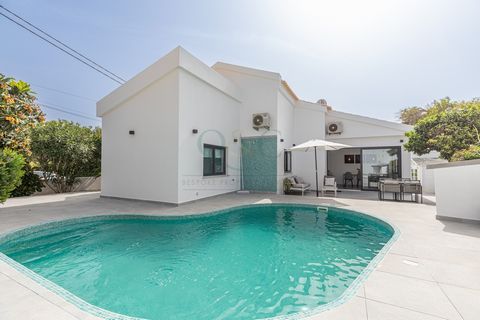 High quality contemporary villa in great location.