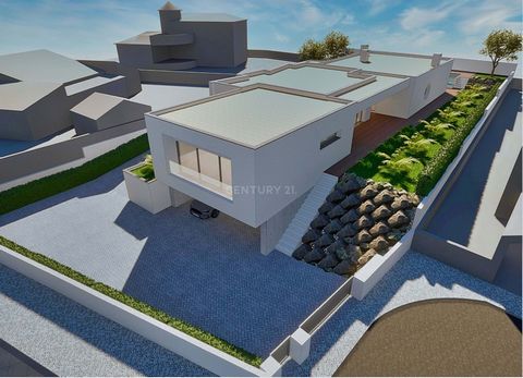Welcome to your future dream home in Monte Canelas, located just 15 minutes away from Portimão, in the Algarve. This incredible villa with modern architecture under construction, offers the perfect setting for the life you always wanted. Main Feature...