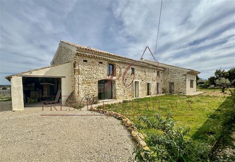 On the border of Drôme Provençale and Vaucluse, beautiful Provençal Mas, completely renovated, 234 m2 on two levels with swimming pool and poolhouse. On the ground floor you will have a large living room of 32 m2 with independent kitchen and central ...