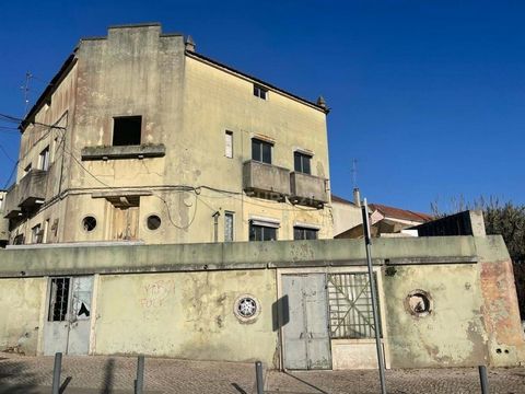 We present you a great investment opportunity. This building located in Amadora (Águas Livres), is in a residential area and quite quiet. The property consists of 9 fractions with T0, T1 and T2., with a total gross area of 519m2. Intended for housing...