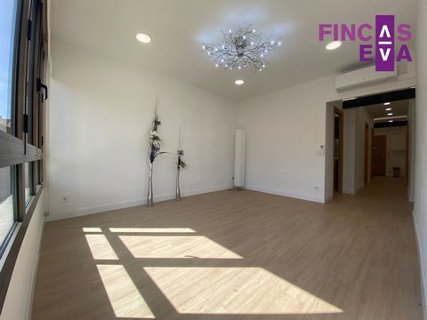 Newly renovated apartment for sale to move into. Located in the Eixample district of Barcelona in the Fort Pienc area, one of the best areas, with very good communication with public transport, 5 minutes from the Monumental Metro, Glorías Metro and G...