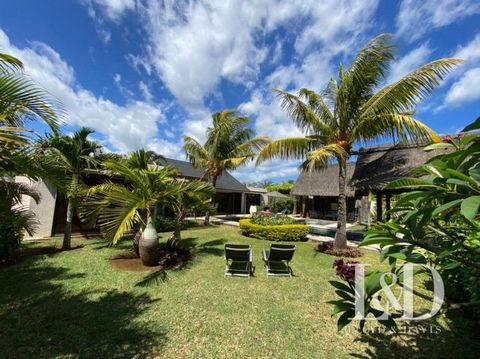 Superb exceptional villa located to the north close to all amenities. This prestigious property with a modern and chic style offers 4 en-suite bedrooms, a large living room opening onto the swimming pool with its 2 gazebo and a relaxation area. Doubl...