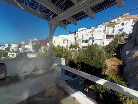 This beautiful house in Chora of Skyros is a two-story building that combines traditional Cycladic architecture with modern amenities. On the ground floor, you will find a welcoming space with living room, kitchen and bathroom, all connected by a pic...