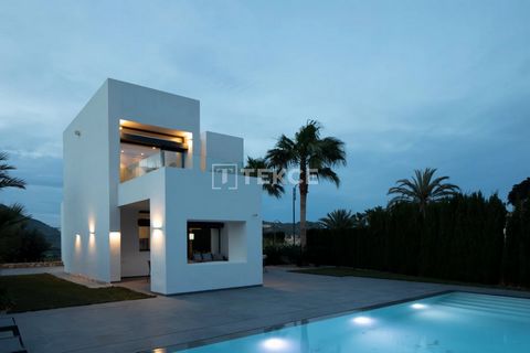 Verfijnde Villa's met Geavanceerde Architectuur in het La Manga Club Golf Resort in Cartagena Murcia De elegante villa's met innovatief design in La Manga Club Golf Resort bieden een luxe en exclusieve woonervaring in een prachtige natuurlijke omgevi...