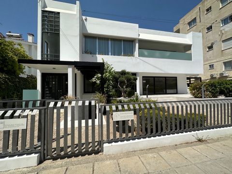 Located in Limassol. The fully renovated like new ground level office is in the sought after location of Papas area Potamos Germasogia. Open plan, 3 separate rooms, 3 wc , parquet flooring, structured cabling, A/C , thermo insulated, double glazed, l...