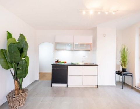 Address: Bachstrasse 6, 10555 Berlin Property description • 3rd floor • 3 rooms, approx. 79 sqm • Bathroom with tub • Conservatory • Lift • Vacant • Commission free Building Built in 1984, the Flotowstraße residential ensemble at the corner of Bachst...