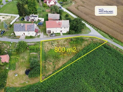 Północ Nieruchomości offers for sale a plot of land located in Zebrzydowa, Nowogrodziec Commune. OFFER DETAILS: - The plot of land with an area of 800 m2 is adjacent to agricultural land and farm buildings. - The plot is located in the immediate vici...