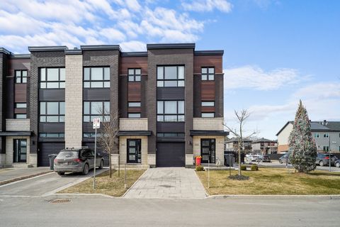 Charming two-story house where comfort and elegance meet to create a perfect place for you and your family. Corner unit with 1 garage and 4 parking spaces. Located in the superb Les Jardins du Coteau housing project in Mascouche, this unique house wi...