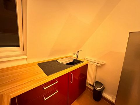 Cozy apartment in Meerbusch Osterath: a bright apartment in a quiet multi-family house, centrally located. Includes a living room/bedroom, separate kitchen (fitted kitchen), hallway, bathroom. Optimal transport connections (bus/train/train/car). Clos...