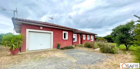 In the town of Castelnau Chalosse, between Hinx, Montfort en Chalosse and Pomarez, come and discover this pretty single storey house built in 2007. It is composed of a kitchen, a beautiful living room with living room and dining room, three bedrooms ...