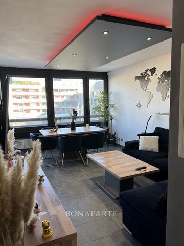 Maison Bonaparte Patrick ... offers for sale, this T4 on first floor with elevator recently refurbished in the town center of Meythet close to all shops and market. This very bright apartment is protected by an armoured door opening onto the corridor...