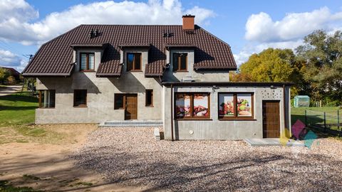 A spacious, functional house with a large plot of land in a quiet location in the village of Nowy Dwór, Jedwabno commune, near Szczytno, in the Warmian-Masurian Voivodeship. Nearby there are 3 lakes: Świętajno, Brajnickie, Warchały. Due to the numero...