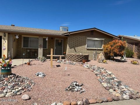 Welcome to Your Dream Home in Apache Villa - An Exclusive Age-Restricted Community! NEW AC UNIT and NEW ROOF will give new owners piece of mind for years to come!!! Spacious and perfectly kept Arizona room will make the fall, winter and spring worth ...