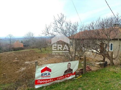 EXCLUSIVE! ERA Varna Trend offers for sale a one-storey brick house with a built-up area of 77 sq.m, located in a yard of 1 120 sq.m, on the main road in the town of Varna Trend. White. The property consists of two places with a total area of 1 120 s...