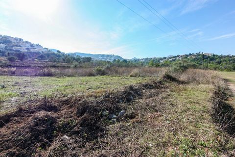 Flaches Grundstück von 10110 m2 zu verkaufen Orba Es liegt sehr gut in einer sehr ruhigen Gegend neben dem Dorf Orba mit Blick auf die Berge Es ist es möglich ein Einfamilienhaus mit maximal 400m2 zu erbauen Das Grundstück befindet sich ganz in der N...