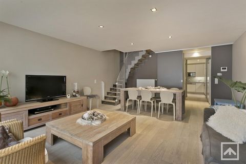 Dit prachtige duplex appartement, met een lift voor extra gemak, ligt op een steenworp afstand van de kust, waardoor het de perfecte plek is voor een gezinsvakantie. De volledig uitgeruste keuken biedt alle gemakken die u nodig hebt om van uw verblij...