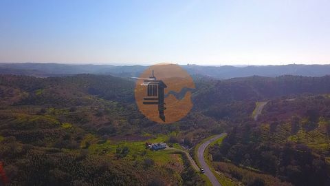 Rustiek land in de buurt van Aldeia das Alcarias Grandes, Azinhal, Castro Marim. Algarve. Watertanks met drinkwater voor consumptie en water voor irrigatie. Gelegen naast de waterlijn. Rustige plek. In de buurt van de Beliche Dam. Goede toegang via g...