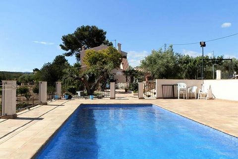 Casa con piscina privada cerca del mar (AIRE ACONDICIONADO OPCIONAL) Ideal para pasar unas fantásticas vacaciones en familia, también para los amantes de la naturaleza, la tranquilidad, el sol y las magníficas playas o calas de aguas transparentes. S...