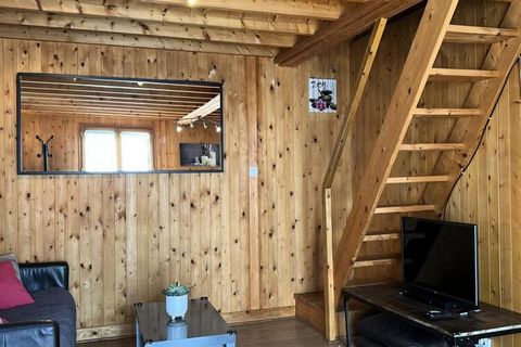 4 ROOM CHALET IN CABOURG In a Residential Leisure Park, this chalet with 4 main rooms with a large private garden with a capacity of 6 people, with an area of ​​approximately 70m². The chalet includes on the ground floor: a living room (with a flat s...