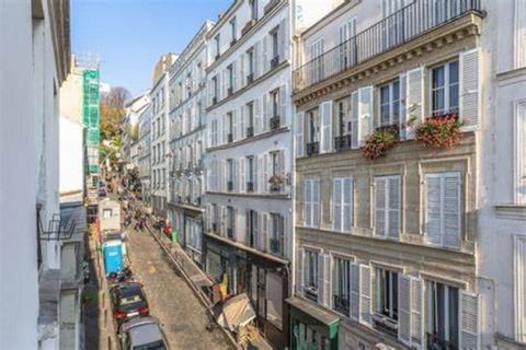 Este encantador apartamento de 38 metros cuadrados, ubicado en el corazón del distrito 18 de París, es el refugio perfecto para dos personas, ya sea en una escapada romántica o explorando la vibrante atmósfera de la ciudad. Recientemente renovado a f...