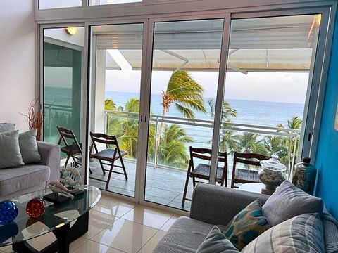 Schönes möbliertes 3-stöckiges Penthouse mit privatem Whirlpool direkt am Strand in Juan Dolio, Dominikanische Republik. Penthouse Merkmale: - 127 m2 - 3 Innengeschosse - 3 Schlafzimmer - Blick auf den Strand vom Hauptschlafzimmer - 4 Badezimmer - Ba...