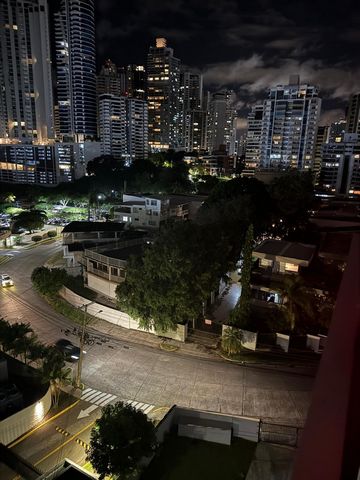 En el corazón de la ciudad de Panamá, Sector Premium de Paitilla, cerca a Parque de Paitilla, Club Union y el Mar. Casa amplio de varios niveles, funcional como edificio pequeño, para uso residencial. Estructura de 3 niveles + azotea = 4 niveles. La ...