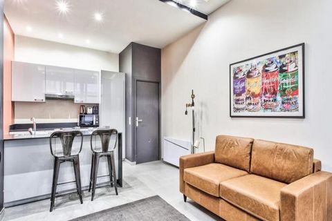 Deze charmante studio in industriële stijl ligt op slechts een steenworp afstand van het Centre Pompidou en Hôtel de Ville en biedt de perfecte uitvalsbasis voor een uitje naar Parijs. De studio van 27 m² biedt plaats aan maximaal 2 personen en is vo...