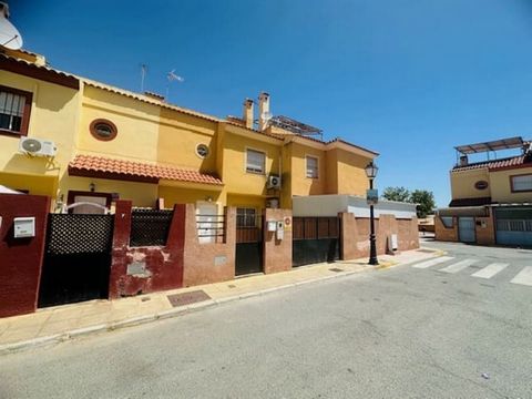 Casa adosada Fuente de Piedra Costa del Sol 4 habitaciones 2 baÃos Construidos 112 mÂ² Terraza 40 mÂ² JardÃnTerreno 94 mÂ² Esta propiedad en Fuente de Piedra MÃlaga EspaÃa tiene vistas al lago de agua salada famoso por sus flamencos desde su terraza ...