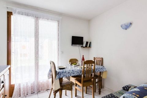 Rzut kamieniem od centrum miasta Luz-Saint-Sauveur, apartament z jedną sypialnią, który może pomieścić do 4 osób. Pokój dzienny z sofą i telewizorem. Wyposażony aneks kuchenny: kuchenka mikrofalowa, płyta elektryczna (4 palniki), lodówka, ekspres do ...