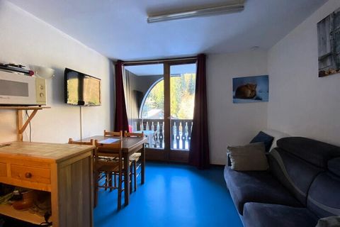 Ce studio cosy, situי au cur de la station Morillon 1100 Les Esserts, offre un sיjour confortable pour jusqu'א 4 personnes. Il dispose d'un coin montagne avec un lit superposי (ne convient pas aux enfants de moins de 6 ans) et d'un coin salon avec u...