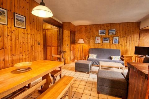 Appartamento al piano terra situato in uno chalet composto da 5 appartamenti. Vicino alla cabinovia VERCLAND! Questo gradevole appartamento per 6 persone, situato al piano terra di uno chalet composto da 5 appartamenti, vi permetterà di trascorrere p...