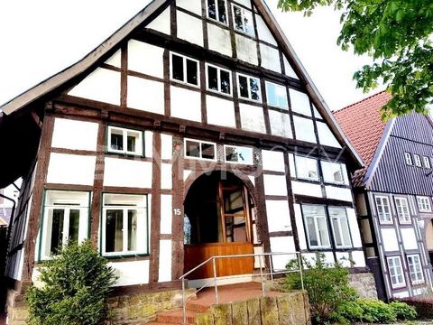 Super Tolle Zentrale Lage in Blomberg ! Willkommen in Ihrem einzigartigen Fachwerkhaus, ein wahres Juwel der Geschichte! Dies denkmalgeschützte Schmuckstück wurde im Jahr 1760 in traditioneller Holzständerbauweise errichtet und befindet sich auf eine...