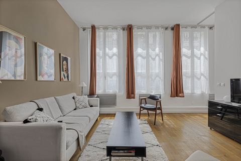 Furnished flat of 50 m² on the street with large windows giving a nice brightness to the place on the first floor with lift: An entrance hall with a large dressing room, A shower room with shower, washbasin, hairdryer and WC A semi-open-plan kitchen ...