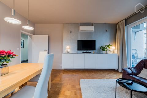 Die großzügige 3-Zimmer-Wohnung mit ca. 70 m2 bietet zwischen Nollendorf- und Wittenbergplatz eine exklusive Wohnatmospäre. Die Wohnung ist vollständig möbliert und bezugsfertig - 5 Gehminuten zum Kudamm und KDW. Die Einrichtung ist stilvoll, modern ...