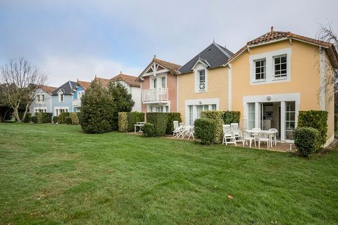 Résidence Port Bourgenay - maeva Home ligt in Talmont-Saint-Hilaire in de regio Vendée, op slechts 9 km van Les Sables-d'Olonne. Het is een echt landgoed van 90 hectare, omgeven door een dennenbos en direct uitzicht op een meer. De voetgangersresiden...