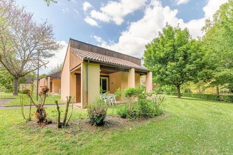 In der Nähe einer kleinen Stadt im regionalen Naturpark Périgord Limousin liegt dieser Weiler mit 16 Gétees, der auf traditionelle Weise eingerichtet ist. In einem 30 ha großen Landschafts- und Blumenpark gelegen, ist es ideal für Familien mit Kinder...