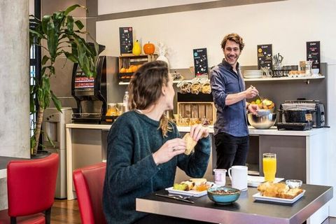 Gelegen in de zakenwijk La Défense (Courbevoie), dicht bij de U-Arena en op minder dan 13 minuten van de Champs-Elysées, beschikt het Aparthotel Adagio La Défense Kléber over 88 vriendelijke appartementen, variërend van studio 2 personen tot 3 kamera...