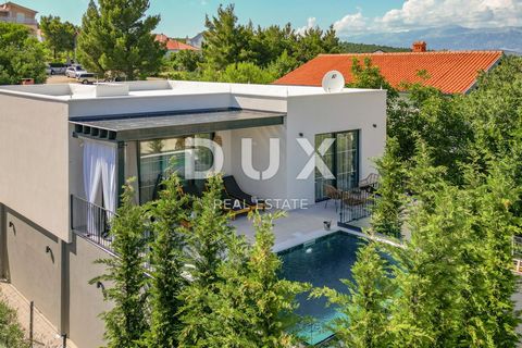 Location: Zadarska županija, Novigrad, Pridraga. ZADAR, PRIDRAGA - Neu gebaute Villa mit Pool in zweiter Reihe zum Meer mit wunderschöner Aussicht! In einer ruhigen und familienfreundlichen Siedlung in der Stadt Pridraga befindet sich eine moderne Vi...