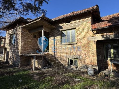 Top Estate Real Estate bietet Ihnen ein solides Backsteinhaus im Dorf Maslarevo, Region Veliko Tarnovo. Das Dorf Maslarevo liegt 18 km von der Stadt Maslarevo entfernt. Polski Trambesh und 45 km von der Stadt Targovishte entfernt. Veliko Tarnovo. Bei...