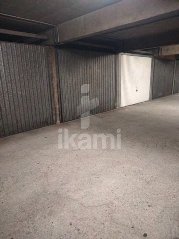 Exclusivité ! Découvrez ce garage de 13 m2 situé au centre d'un carrefour stratégique proche de la gare ferroviaire et du parc Maurice Thorez; au sous-sol de la copropriété 'SILO 1'. Vous bénéficierez d'un acces pratique en voiture grace au portail e...